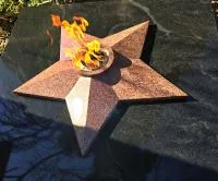 Звезда из красного гранита (518204) монтаж комплект горелка ГВД 379 10 89 00 ПС вечный огонь ø 1000 мм. монолит - массив  в Перми