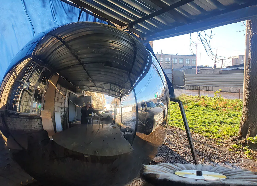 Зеркальный шар из нержавеющей стали - диаметр 2 метра Пермь